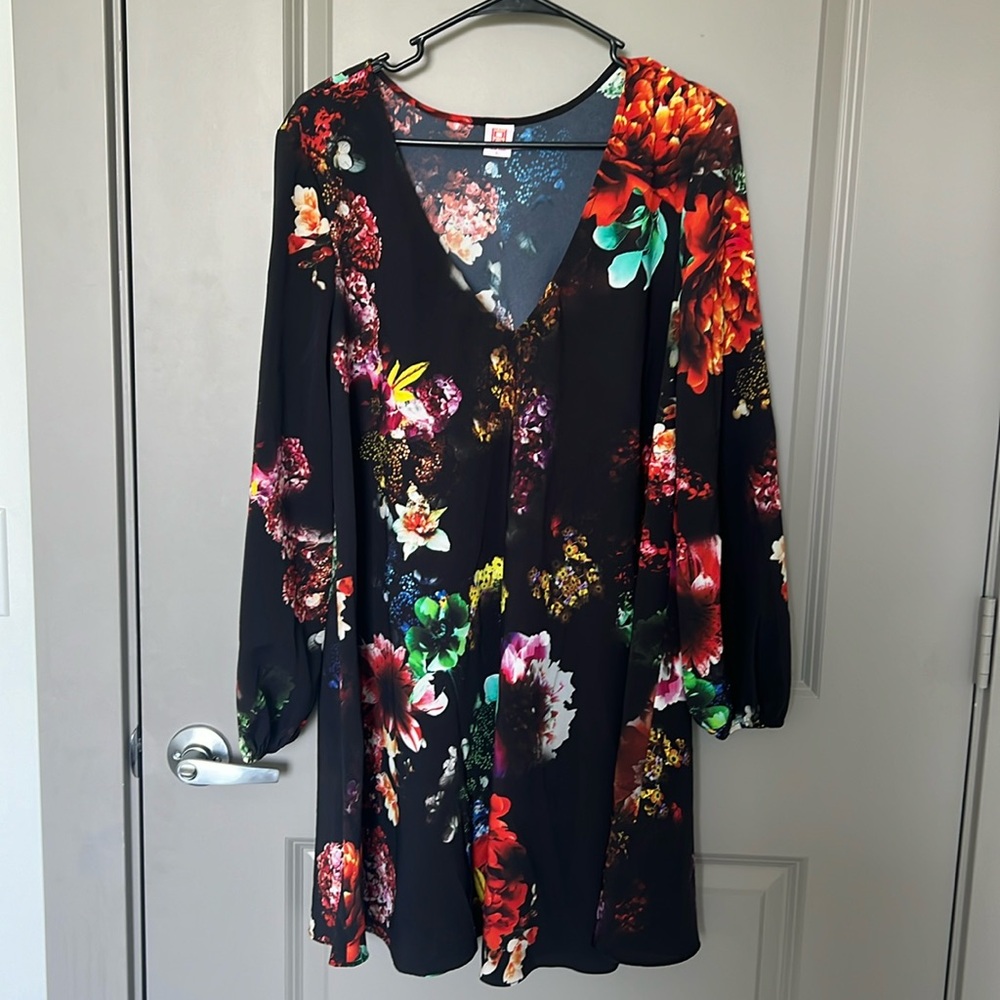 Black and floral nice midi dress, v neck, long sleeve